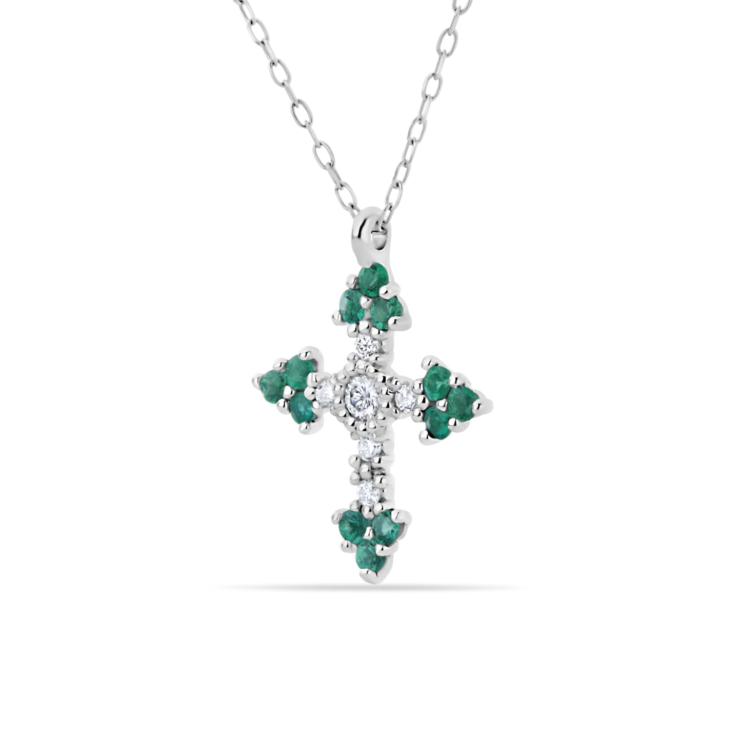 GIOVE MIO Cadena con Dije de Cruz en Oro Blanco de 18Kt con Esmeraldas y Diamantes Naturales. Oro 18Kt / Blanco / 15X17MM