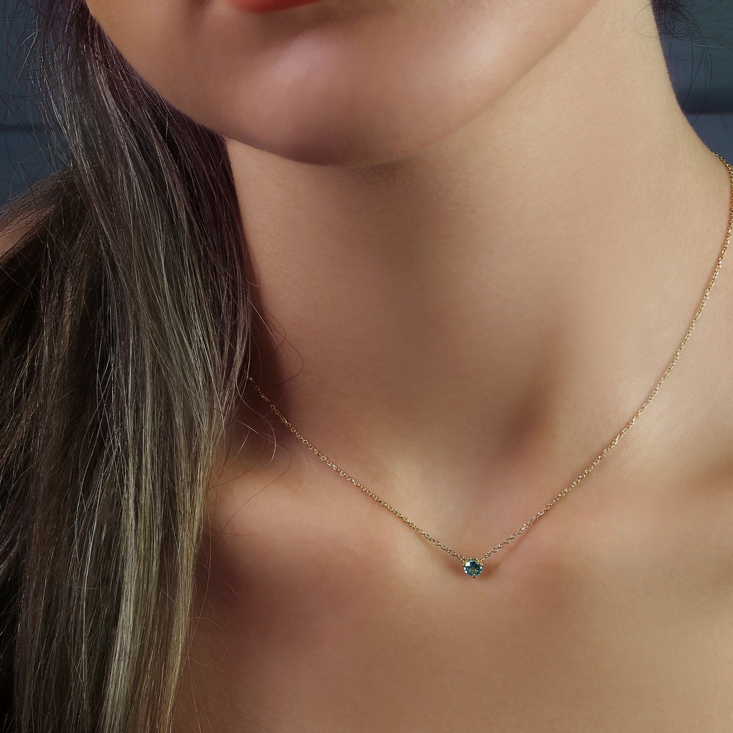 GIOVE MIO Cadena con Dije de Gema en Oro Amarillo de 14Kt con Topacio Azul Sky Blue. Oro 14Kt / Amarillo / 5.6MM