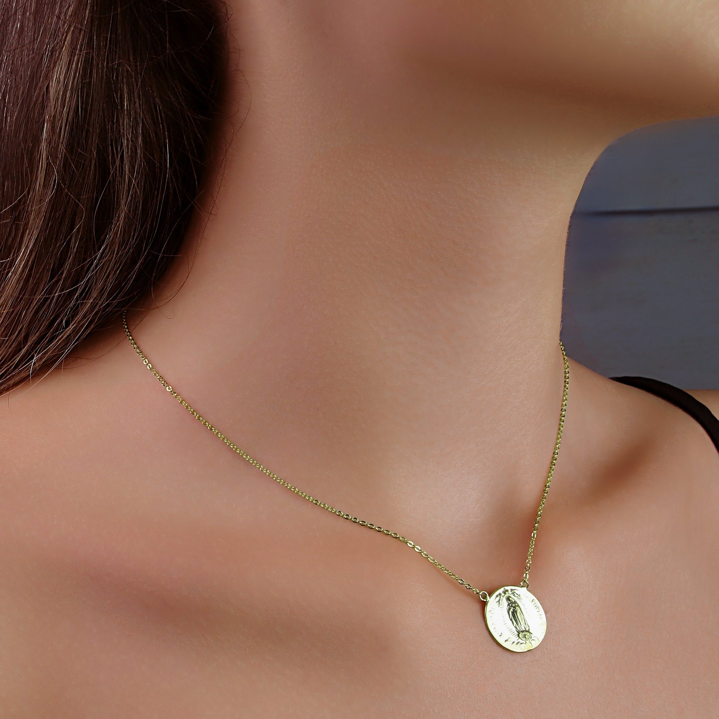 GIOVE MIO Cadena con Dije de La Medalla de La Virgen de Guadalupe en Plata 925 Bañada en Oro Amarillo de 18Kt. Plata 925 Bañada en Oro 18Kt / Amarillo / 17MM