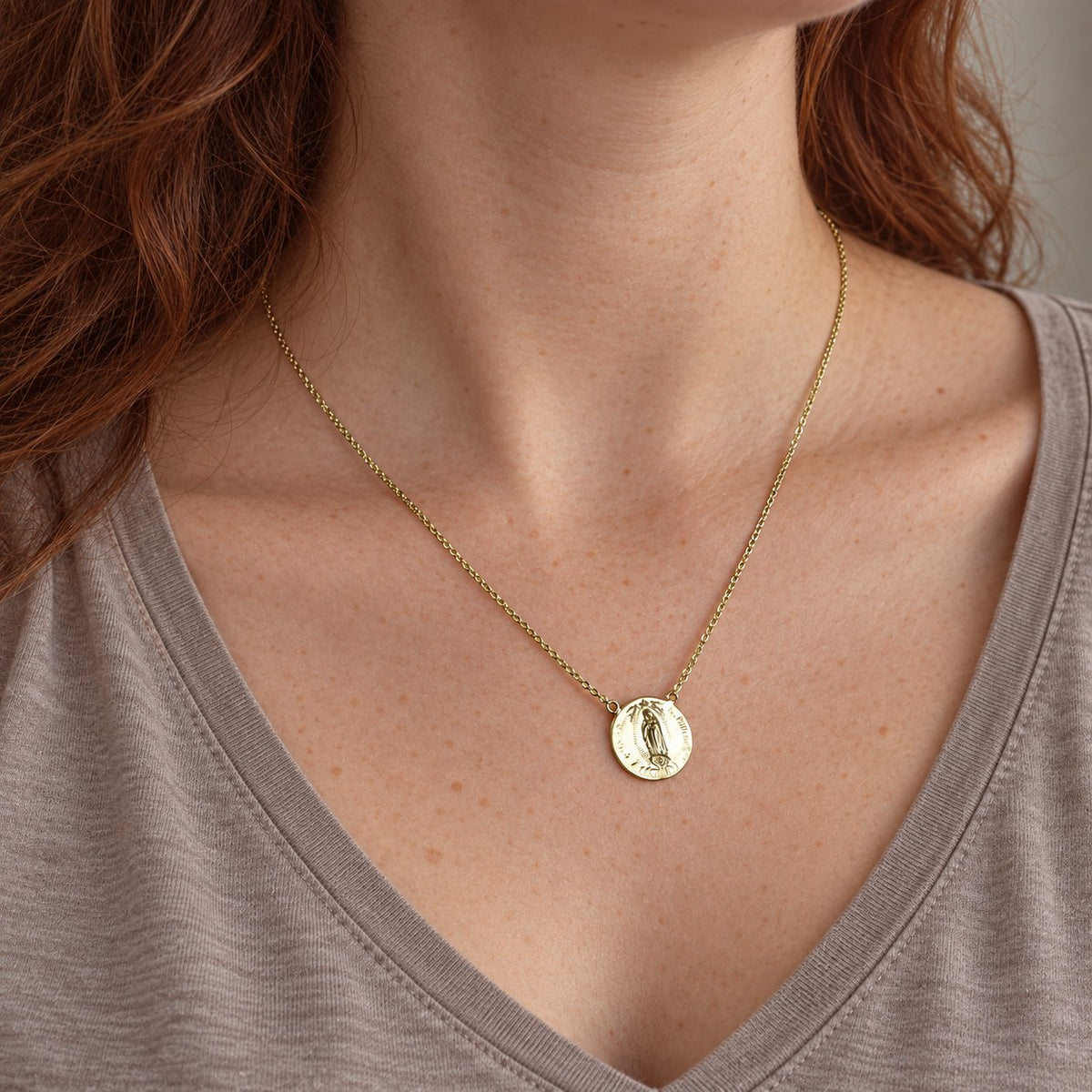 GIOVE MIO Cadena con Dije de La Medalla de La Virgen de Guadalupe en Plata 925 Bañada en Oro Amarillo de 18Kt. Plata 925 Bañada en Oro 18Kt / Amarillo / 17MM