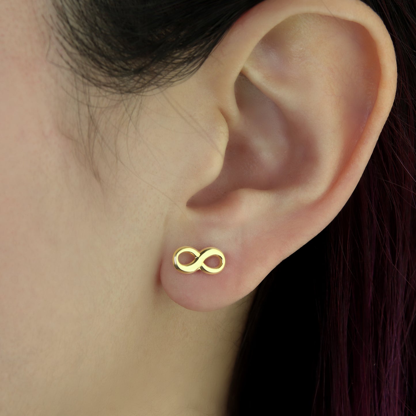 GIOVE MIO: Aretes de bebé INFINITO-INFINITO con dije de infinito en oro amarillo de 18kt para un estilo seguro y elegante. ¡Haz brillar a tu pequeño con esta joya única! ORO 18KT / AMARILLO