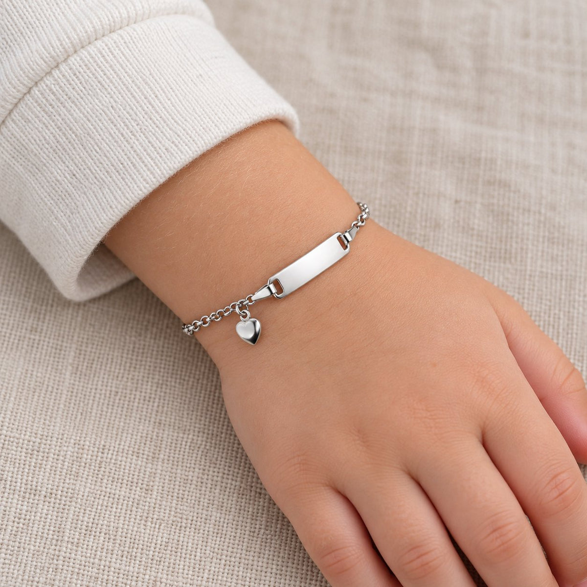 GIOVE MIO Esclava con Placa y Corazones en Plata 925. Plata 925 / Blanco / 23X5MM