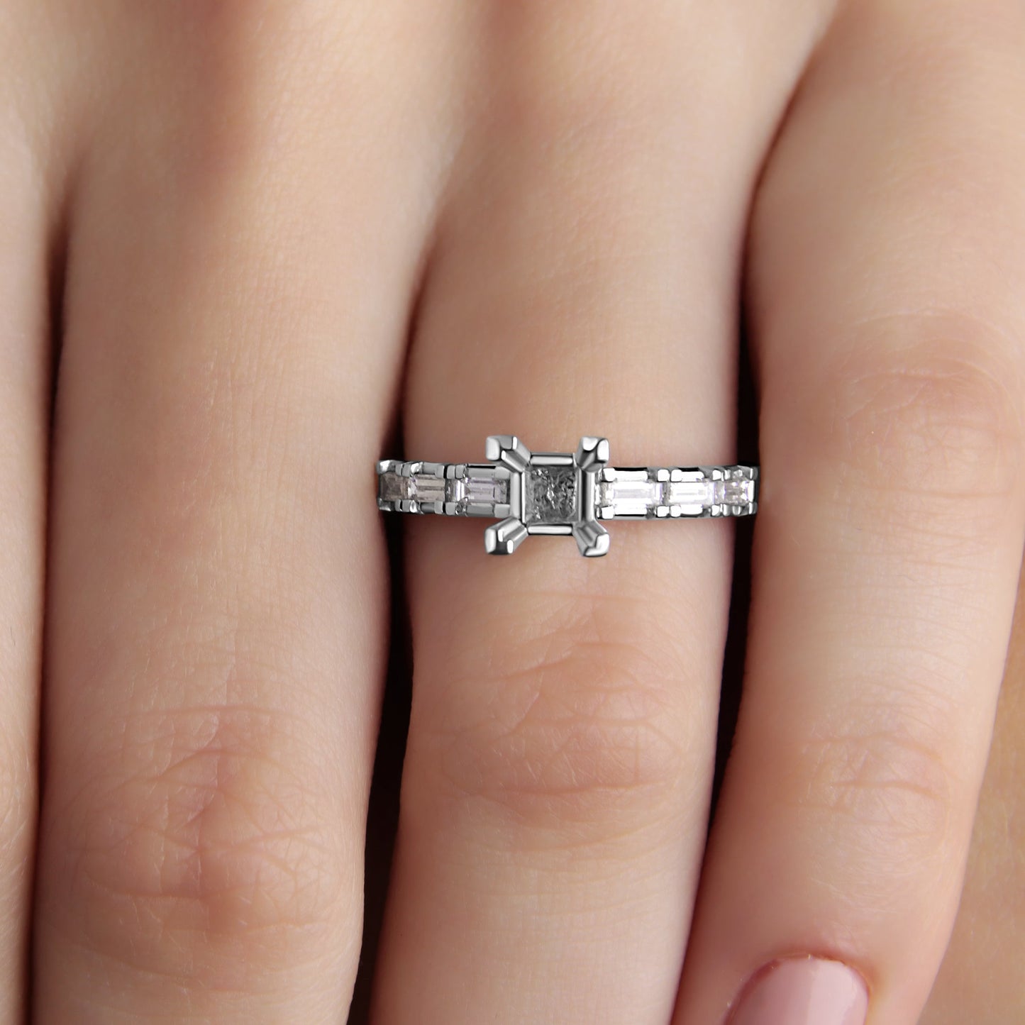 GIOVE MIO Montura de Anillo de Compromiso en Oro Blanco de 18Kt con Diamantes Naturales. Oro 18Kt / Blanco