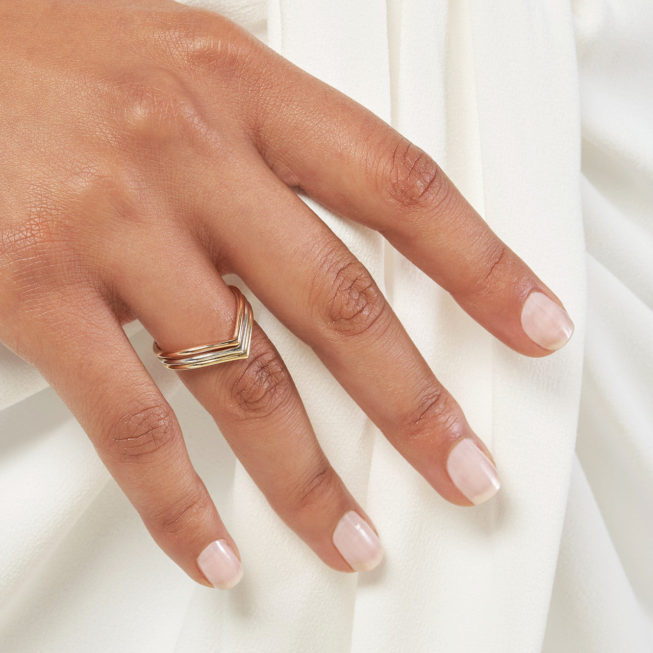 GIOVE MIO ¡Anillo fashion en oro amarillo de 14kt! ¡Talla US 6! ¡Atrévete a brillar con estilo! ¡Destaca con elegancia y distinción! ¡Hazlo tuyo ahora! ORO 14KT / AMARILLO