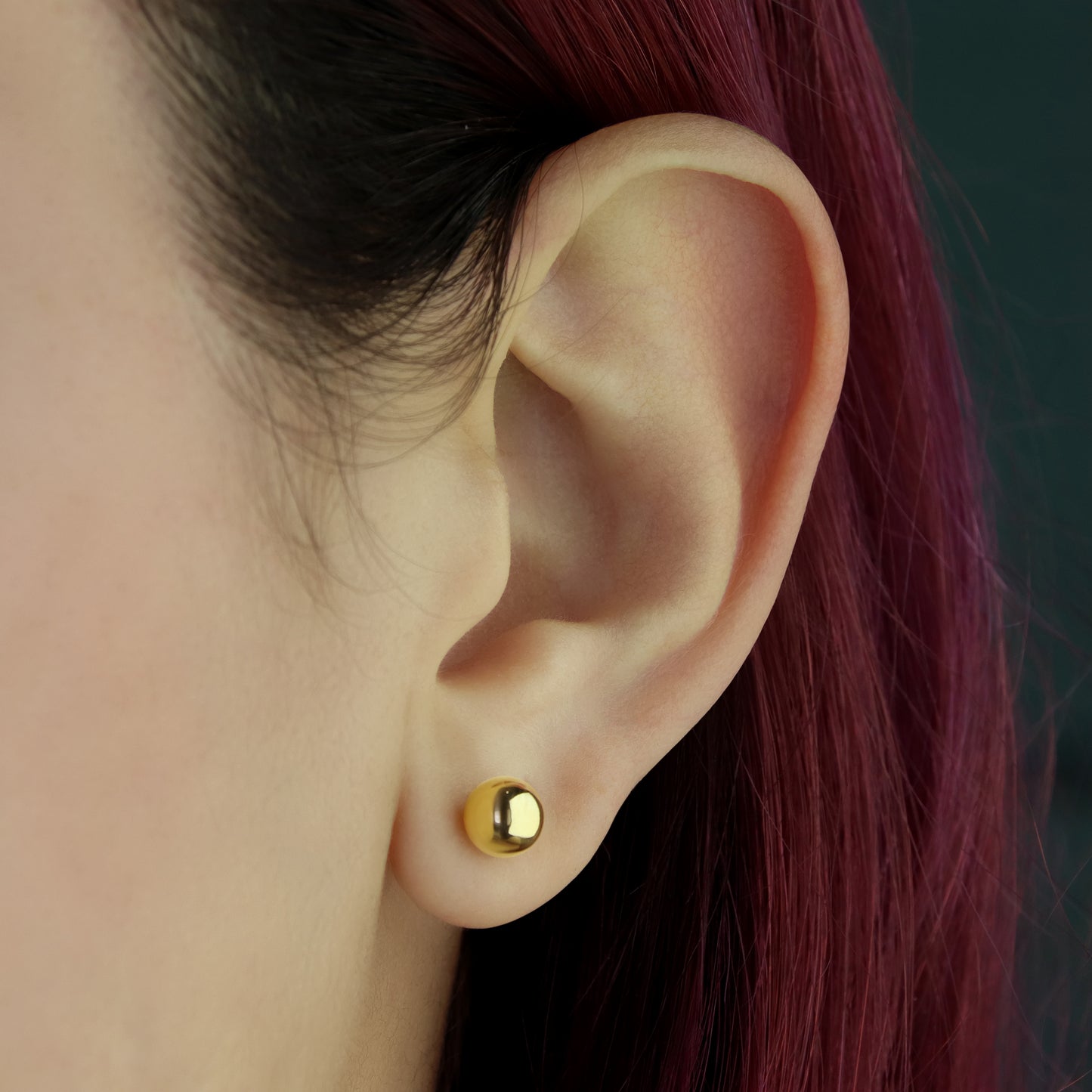 GIOVE MIO - Aretes studs en oro amarillo 14kt con cierre de mariposa: ¡Luce elegante y sofisticada con nuestros exclusivos aretes! Atrévete a brillar con estilo y calidad incomparables. ¡Añade un toque de lujo a tu look con GIOVE MIO! ORO 14KT / AMARILLO / 5.80 X 5.77 X 3.60 MM