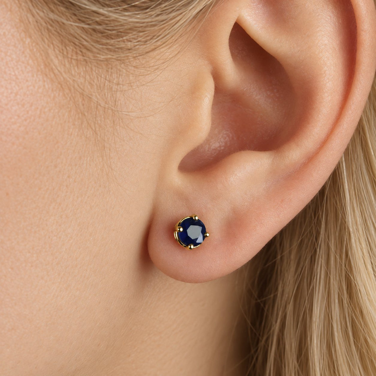 GIOVE MIO Studs en Oro Amarillo de 14Kt con Zafiros Azules. Oro 14Kt / Amarillo / 5MM
