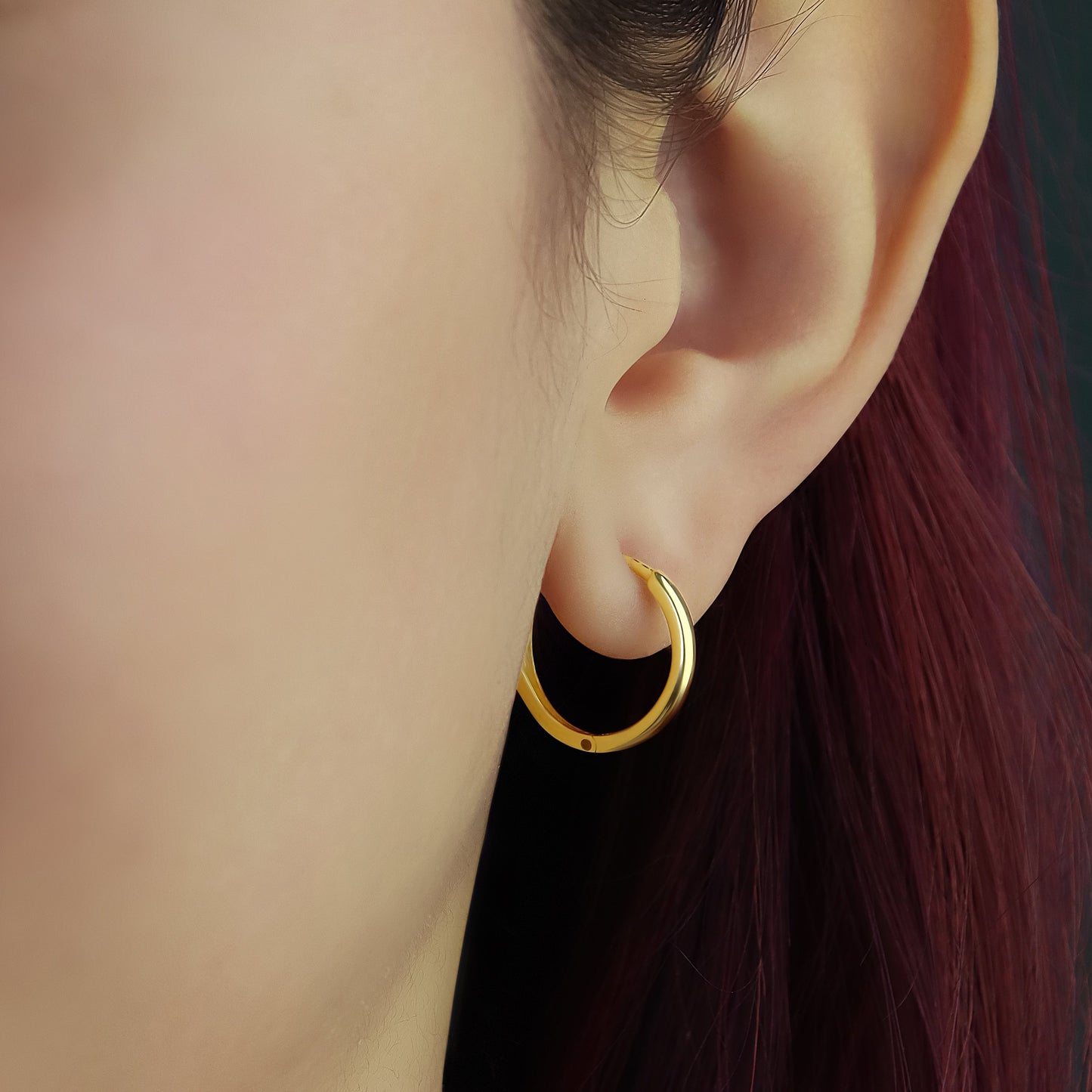 GIOVE MIO: Exclusive 18kt Yellow Gold smooth Hoop Earrings with Pin Closure - Add a classic and elegant touch to your look!
