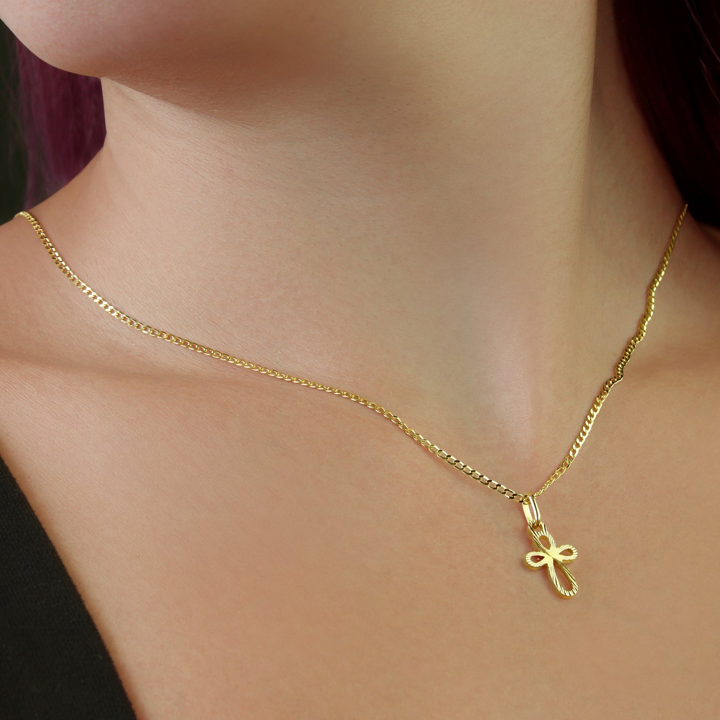 GIOVE MIO: 18kt Yellow Gold Cross for a stylish and elegant way to express your faith. Make a religious statement with this exquisite accessory!