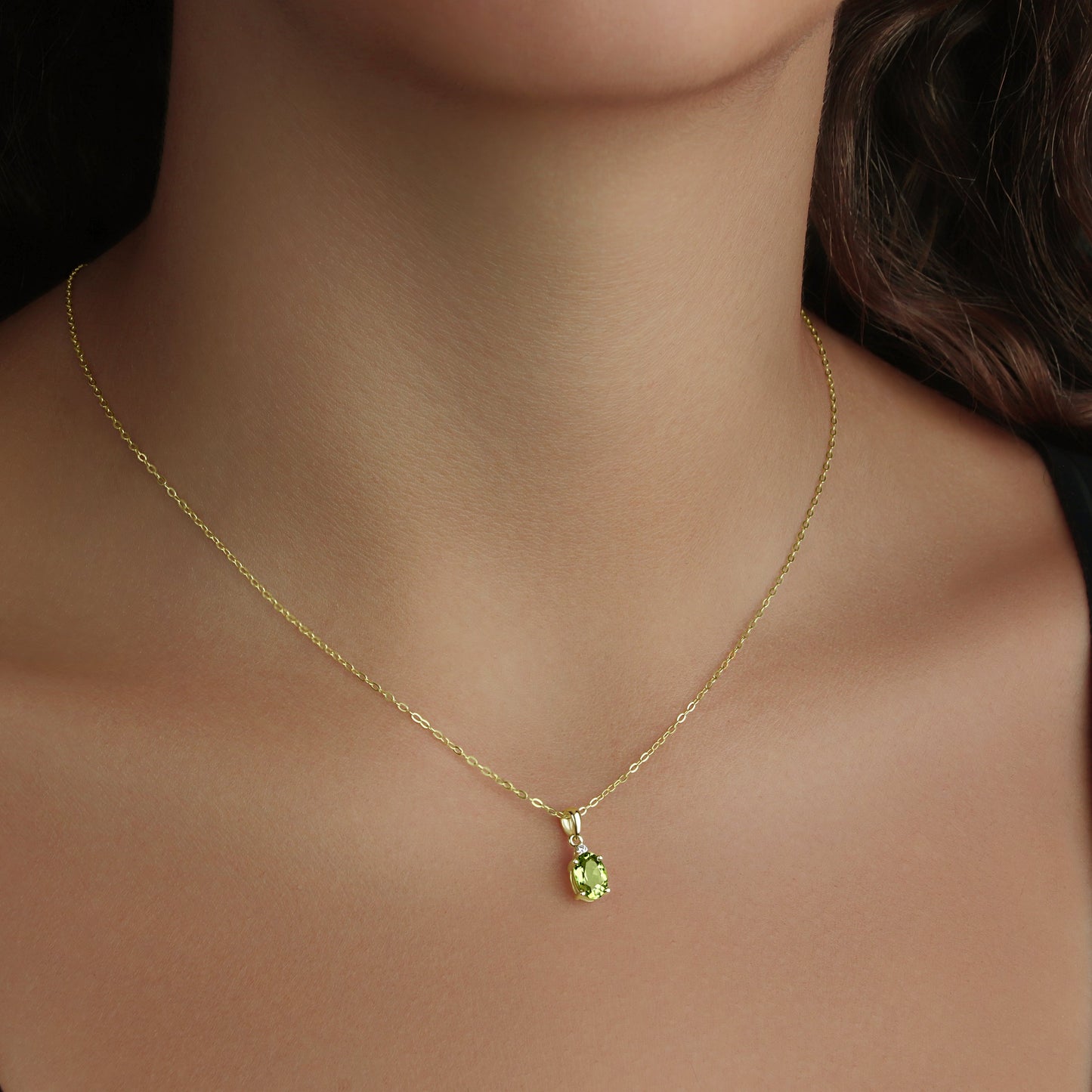 GIOVE MIO Dije de Gema en Oro Amarillo de 14Kt con Peridoto y Diamante Natural. Oro 14Kt / Amarillo / 7X5MM
