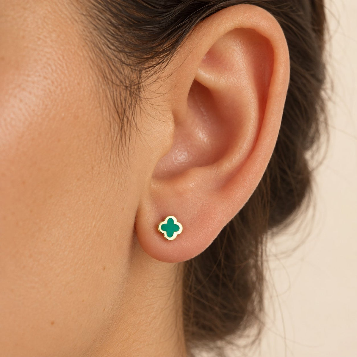 GIOVE MIO Studs de Flor en Oro Amarillo de 14Kt con Malaquitas. Oro 14Kt / Amarillo / 4MM