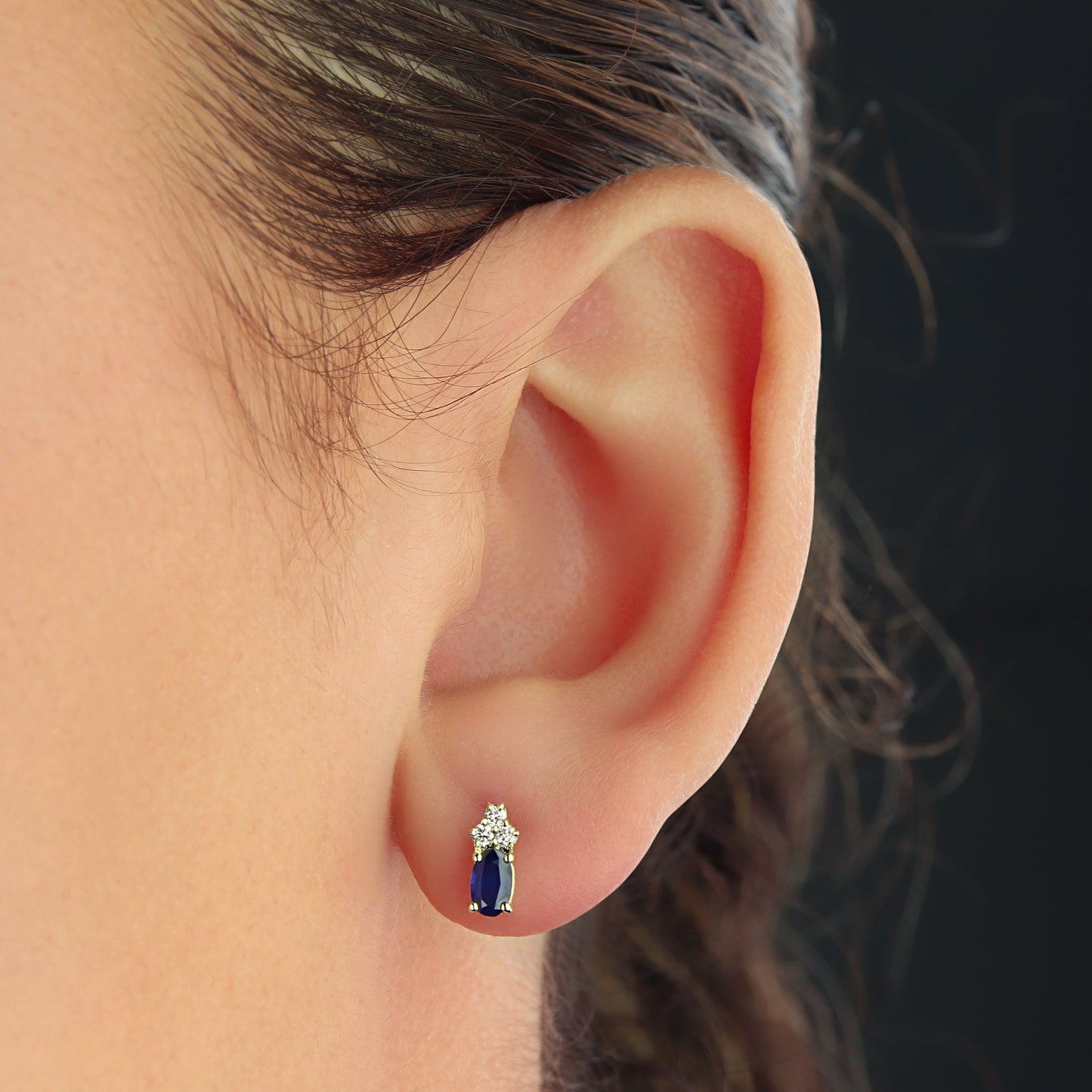 GIOVE MIO Studs en Oro Amarillo de 14Kt con Zafiros Azules y Diamantes Naturales. Oro 14Kt / Amarillo / 8X4MM