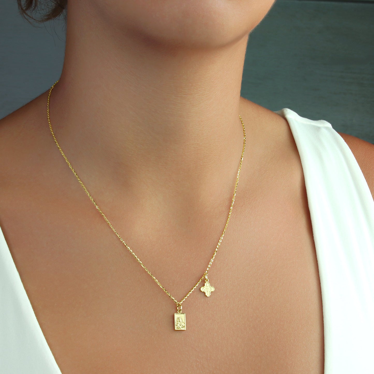 GIOVE MIO Cadena con Medalla de Escapulario y Medalla de La Cruz de Los Cuatro Caminos en Oro Amarillo de 14Kt. Oro 14Kt / Amarillo / CR 6X9MM ESC 5X9MM