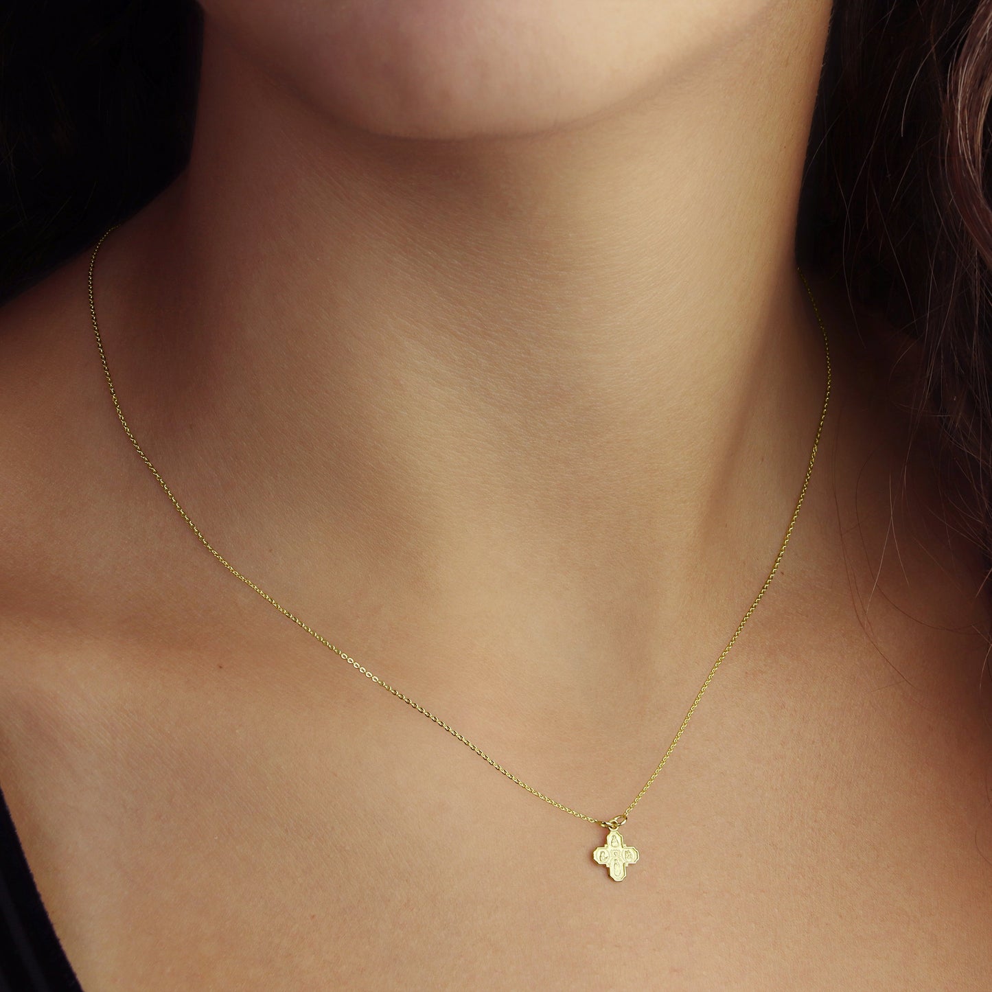 GIOVE MIO Cadena con Medalla de La Cruz de Los Cuatro Caminos en Oro Amarillo de 14Kt. Oro 14Kt / Amarillo / 8X8MM