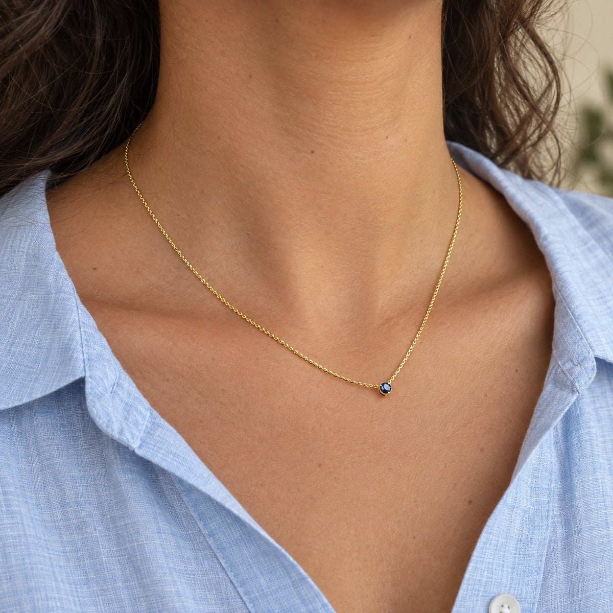 GIOVE MIO Cadena con Dije de Gema en Oro Amarillo de 14Kt con Zafiro Azul. Oro 14Kt / Amarillo / 4MM