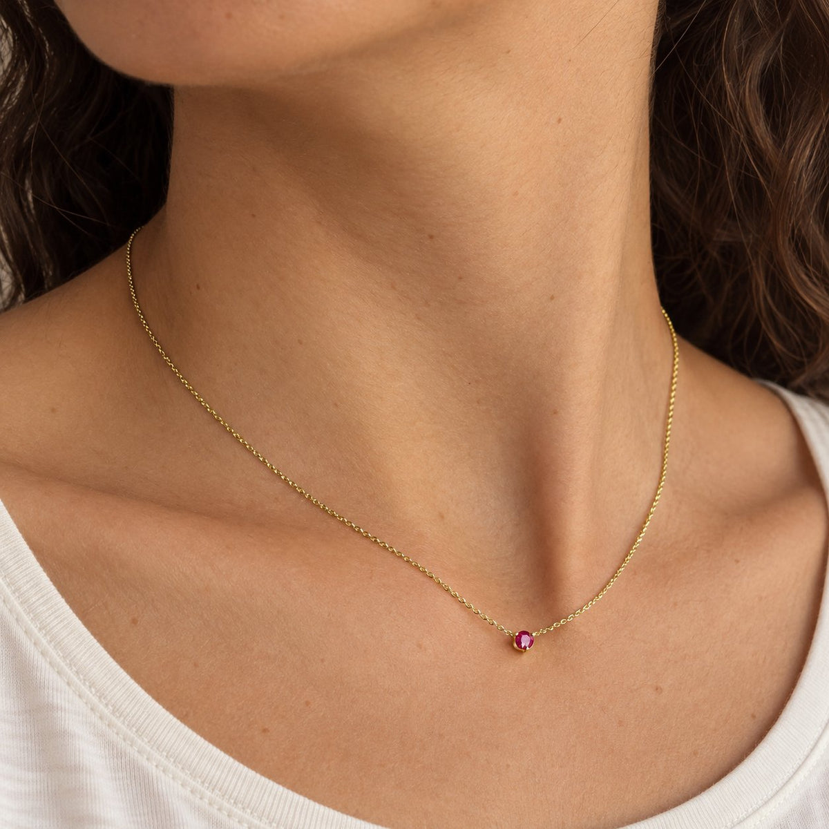 GIOVE MIO Cadena con Dije de Gema en Oro Amarillo de 14Kt con Rubí. Oro 14Kt / Amarillo / 4MM