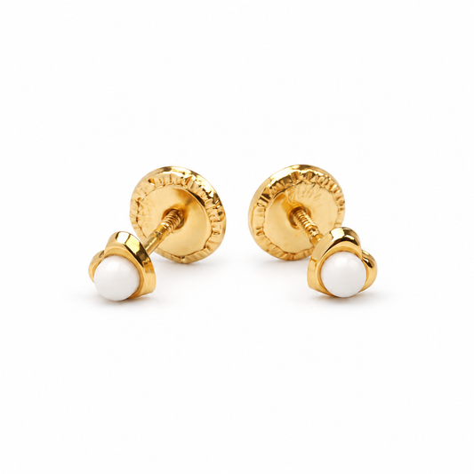 Par de aretes de bebé en oro amarillo de 18Kt con centro blanco.