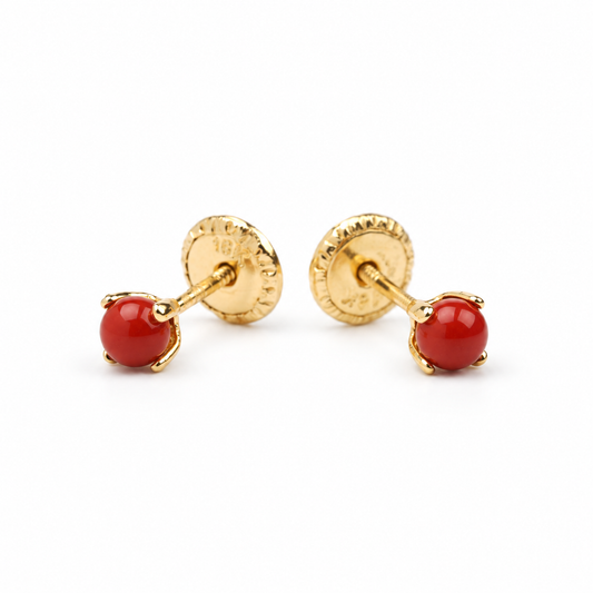 Par de aretes de bebé en oro amarillo de 18Kt con corales.