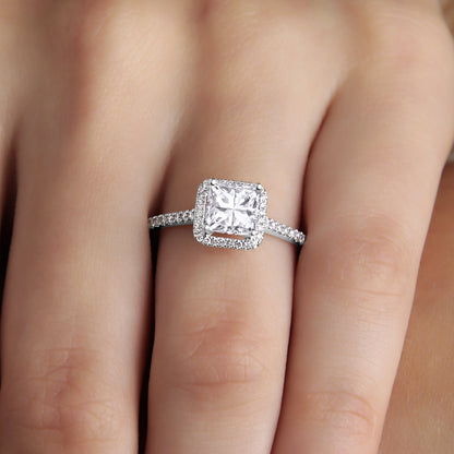 GIOVE MIO Anillo de Compromiso en Oro Blanco de 18Kt con Diamante Creado en Laboratorio y Diamantes Naturales. Oro 18Kt / Blanco