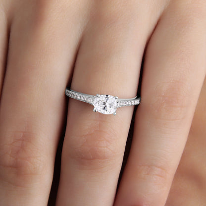 GIOVE MIO Solitario en Oro Blanco de 18Kt con Diamante Creado en Laboratorio y Diamantes Naturales. Oro 18Kt / Blanco