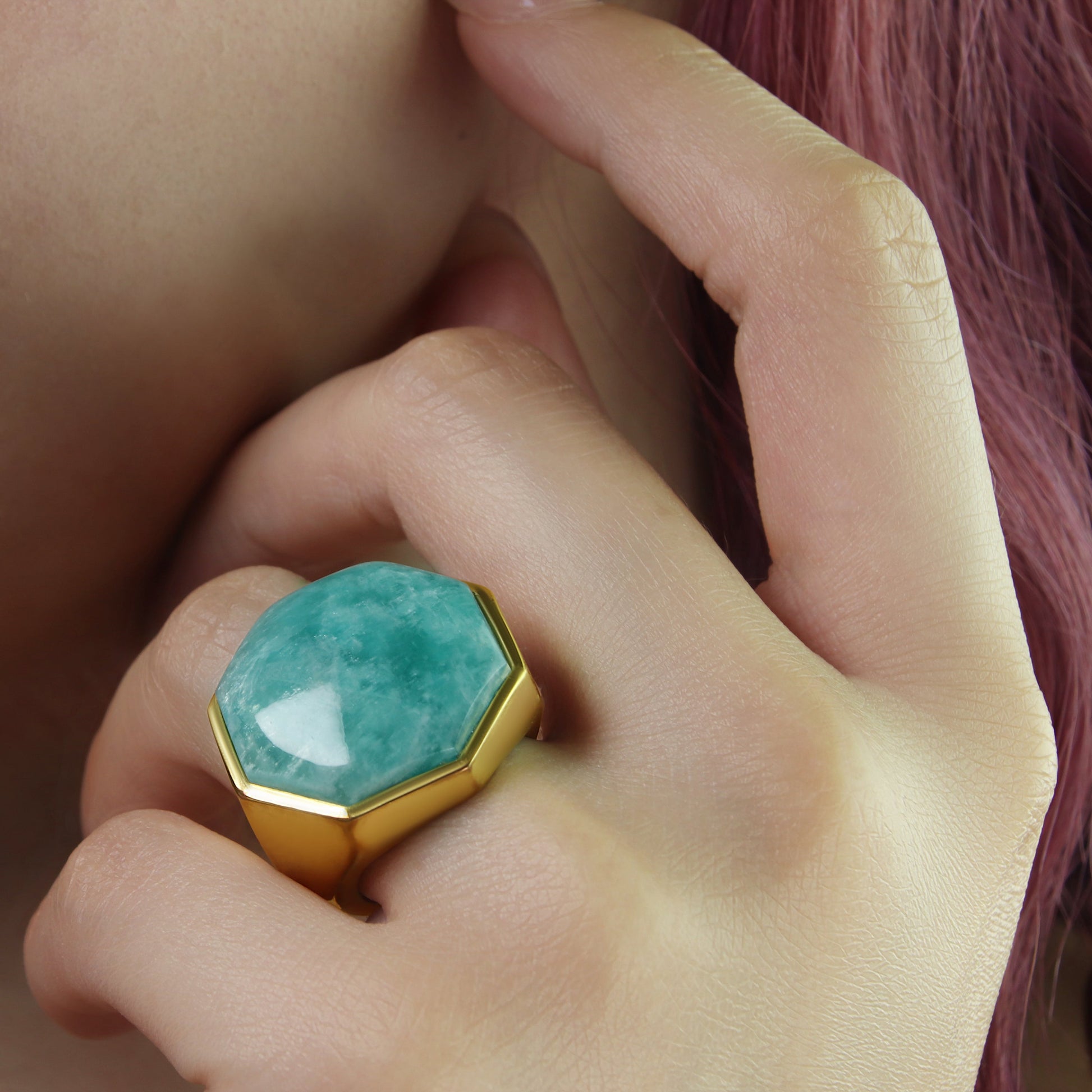 GIOVE MIO Anillo Fashion Luna Verde en Plata 925 Bañada en Oro Amarillo de 18Kt. Plata 925 Bañada en Oro 18Kt / Amarillo / 24X24MM