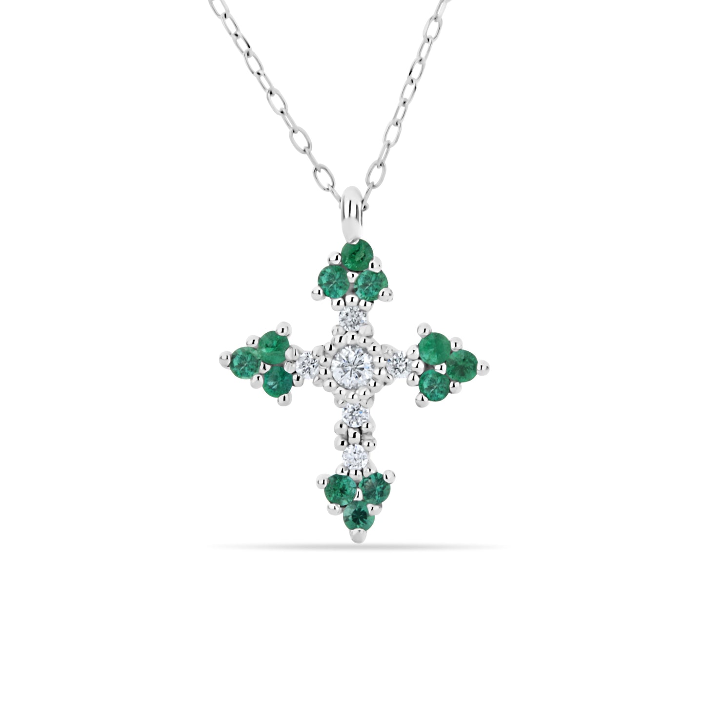 GIOVE MIO Cadena con Dije de Cruz en Oro Blanco de 18Kt con Esmeraldas y Diamantes Naturales. Oro 18Kt / Blanco / 15X17MM