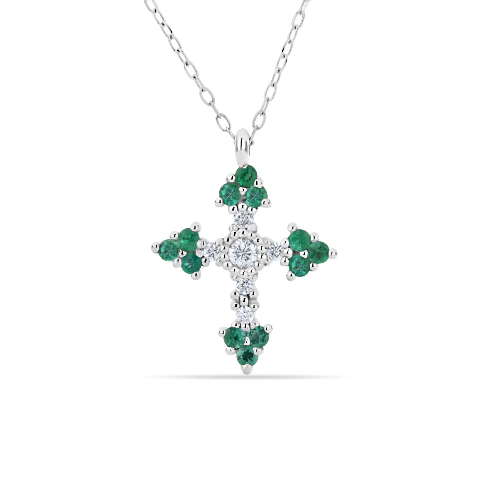GIOVE MIO Cadena con Dije de Cruz en Oro Blanco de 18Kt con Esmeraldas y Diamantes Naturales. Oro 18Kt / Blanco / 15X17MM