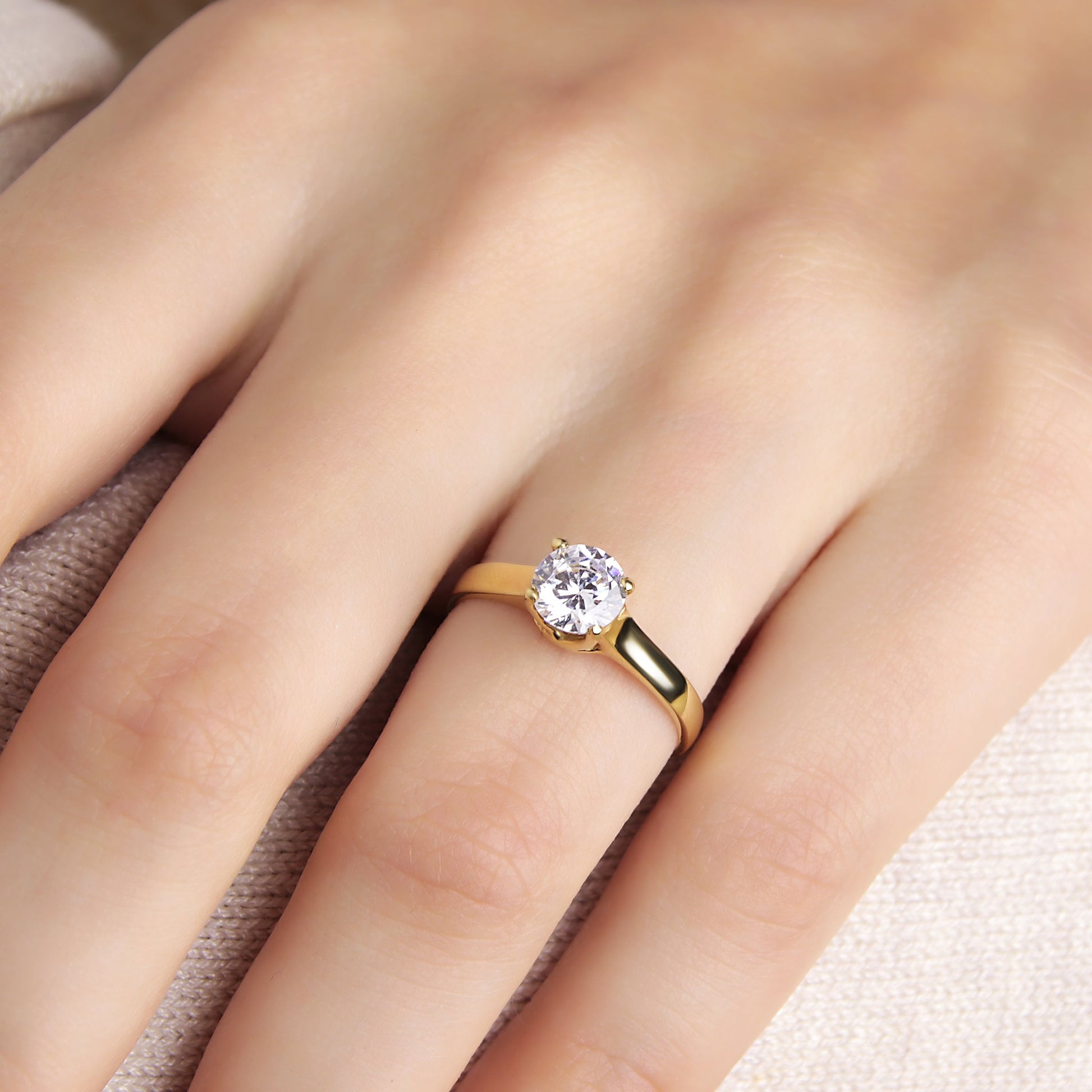 GIOVE MIO Solitario en Oro Amarillo de 18Kt. Oro 18Kt / Amarillo