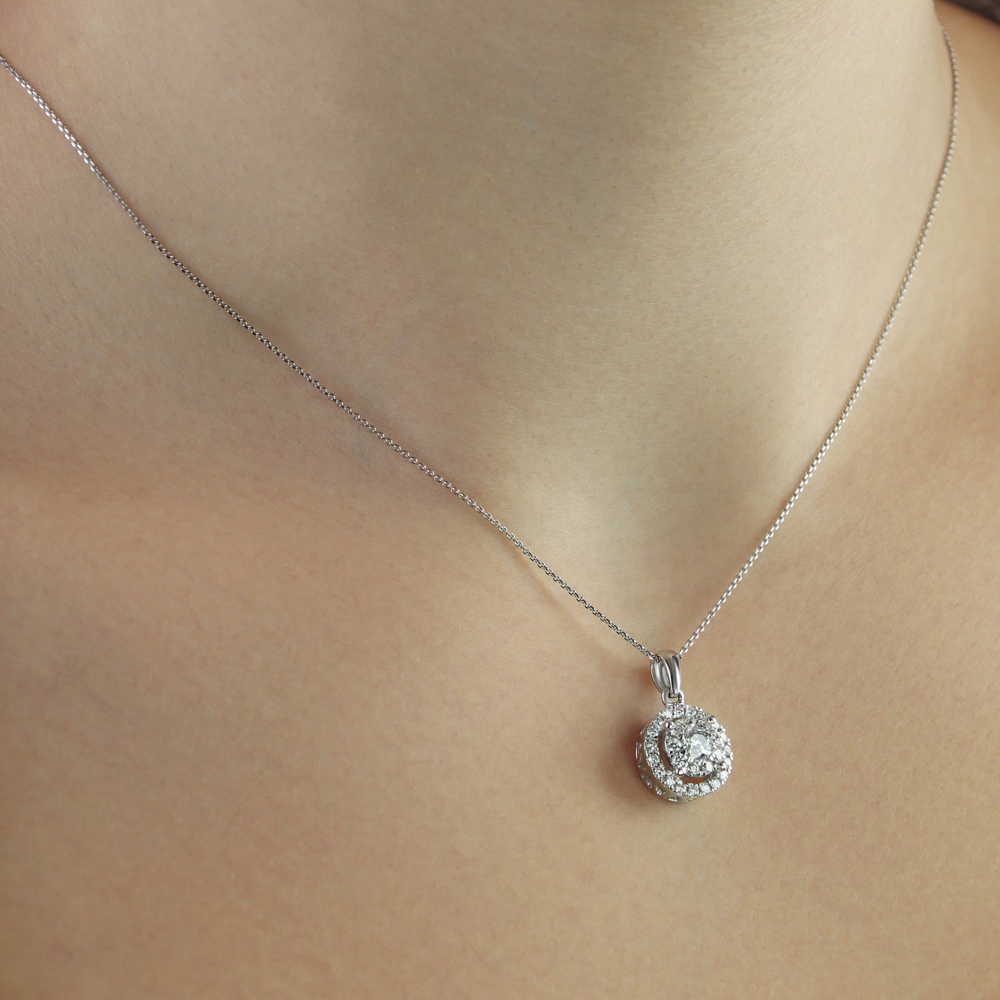 GIOVE MIO Dije de Halo en Oro Blanco de 14Kt con Diamantes Naturales. Oro 14Kt / Blanco / 10MM