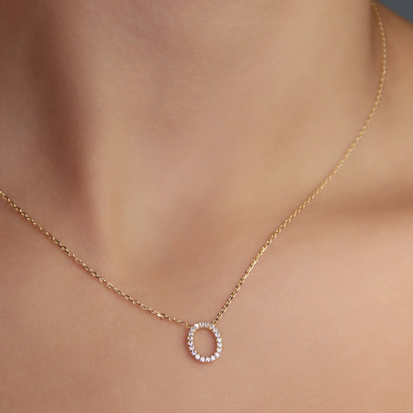 GIOVE MIO Cadena con Dije Oval en Oro Amarillo de 18Kt con Circonia Cúbica. Oro 18Kt / Amarillo / 8X10MM