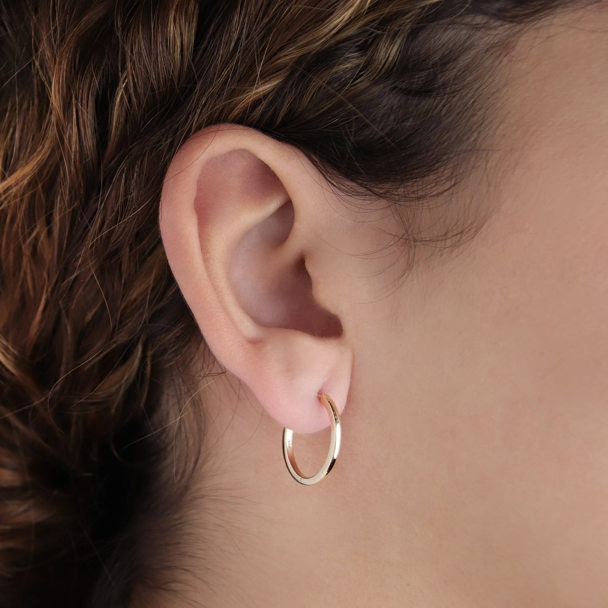 GIOVE MIO Huggies en Oro Amarillo de 14Kt. Oro 14Kt / Amarillo / 18MMX1.65MM