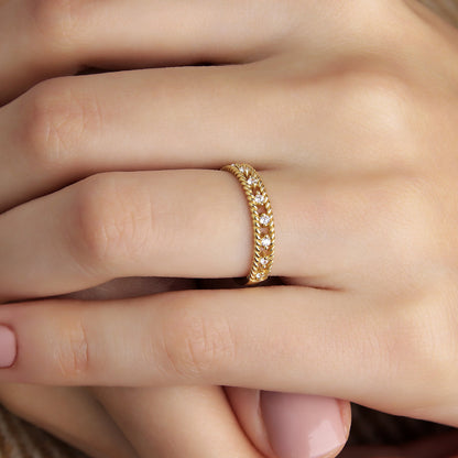 GIOVE MIO: Anillo fashion en oro amarillo de 18kt con circonia cúbica, tamaño US 6. ¡Destaca con estilo y elegancia! ORO 18KT / AMARILLO / 3.5 X  MM