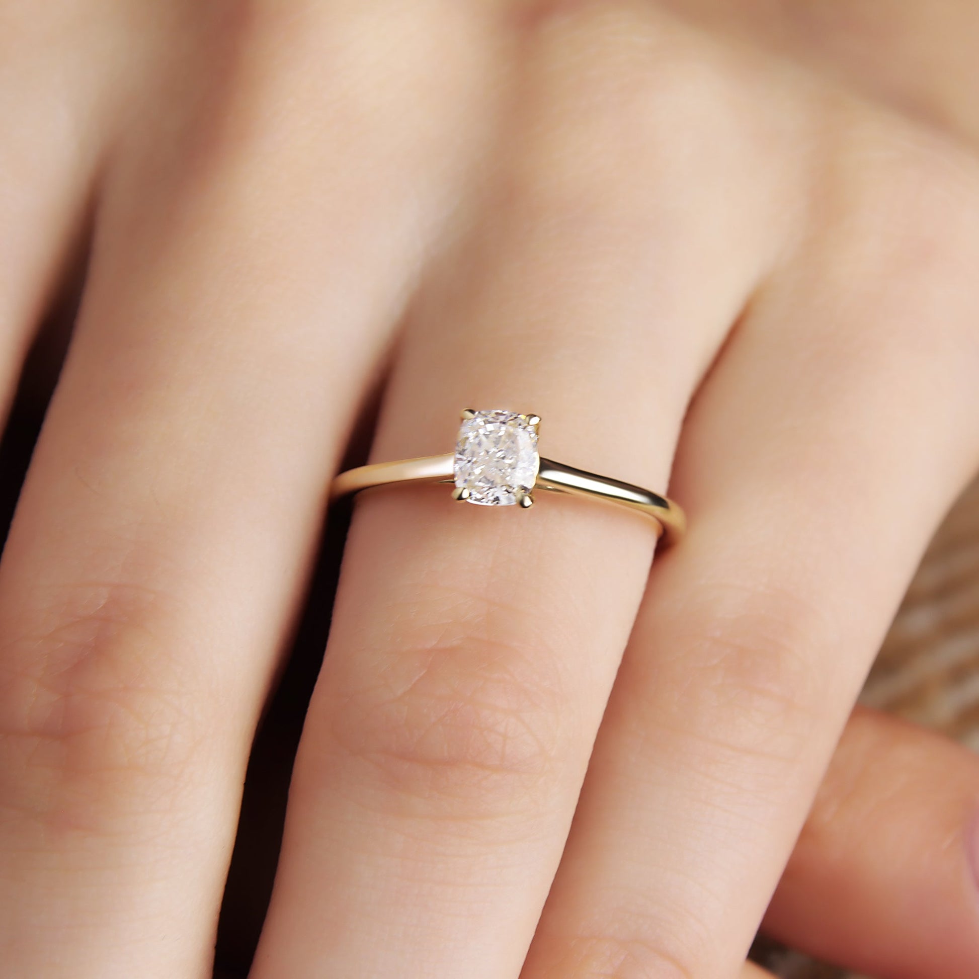 GIOVE MIO Solitario en Oro Amarillo de 14Kt con Diamante Natural. Oro 14Kt / Amarillo