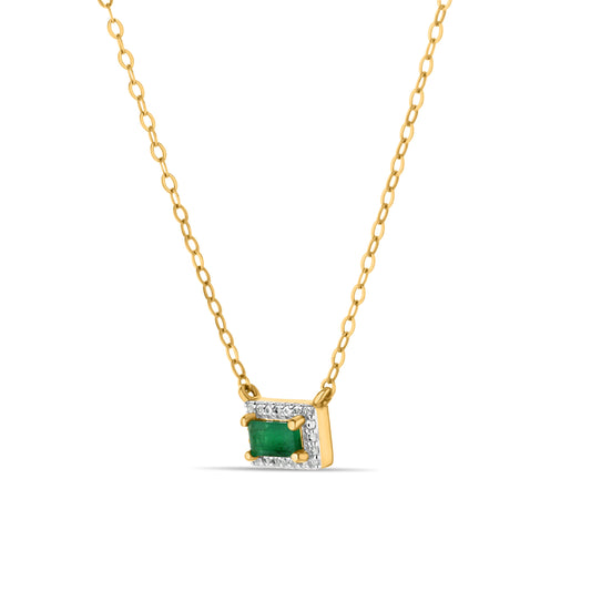 GIOVE MIO: Cadena con dije de gema en oro amarillo de 10kt, sofisticación y elegancia en cada detalle. ¡Deslumbra con esta joya única de esmeralda y esmeraldas de 43 CM! Eleva tu estilo con un toque de lujo. ¡Hazla tuya ya! ORO 10KT / AMARILLO