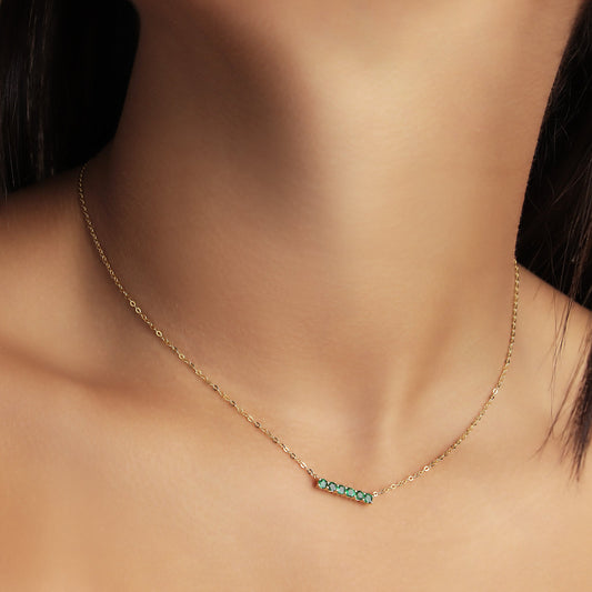 GIOVE MIO: Cadena de oro amarillo con dije de esmeralda. Elegancia y distinción. Destaca con sofisticación con nuestra exclusiva cadena de 43 CM en 10kt de oro amarillo. ¡Brilla con la belleza de la esmeralda! ¡Hazla tuya! ORO 10KT / AMARILLO