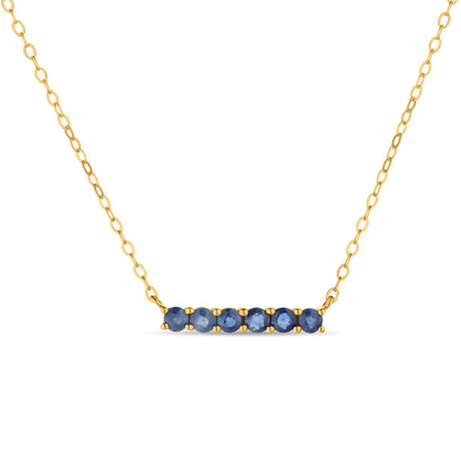 GIOVE MIO Cadena con Dije de Barra y Gemas en Oro Amarillo de 10Kt con Zafiros Azules. Oro 10Kt / Amarillo / 16X3MM
