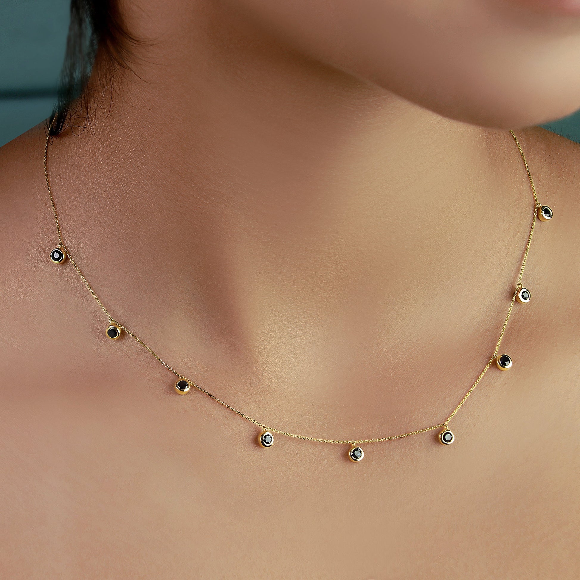 GIOVE MIO Cadena con Dijes de Gemas de Nacimiento en Oro Amarillo de 10Kt con Zafiros Azules. Oro 10Kt / Amarillo / PEND 4MM