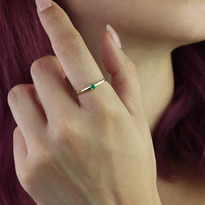 GIOVE MIO Anillo Fashion en Oro Amarillo de 14Kt con Esmeralda. Oro 14Kt / Amarillo