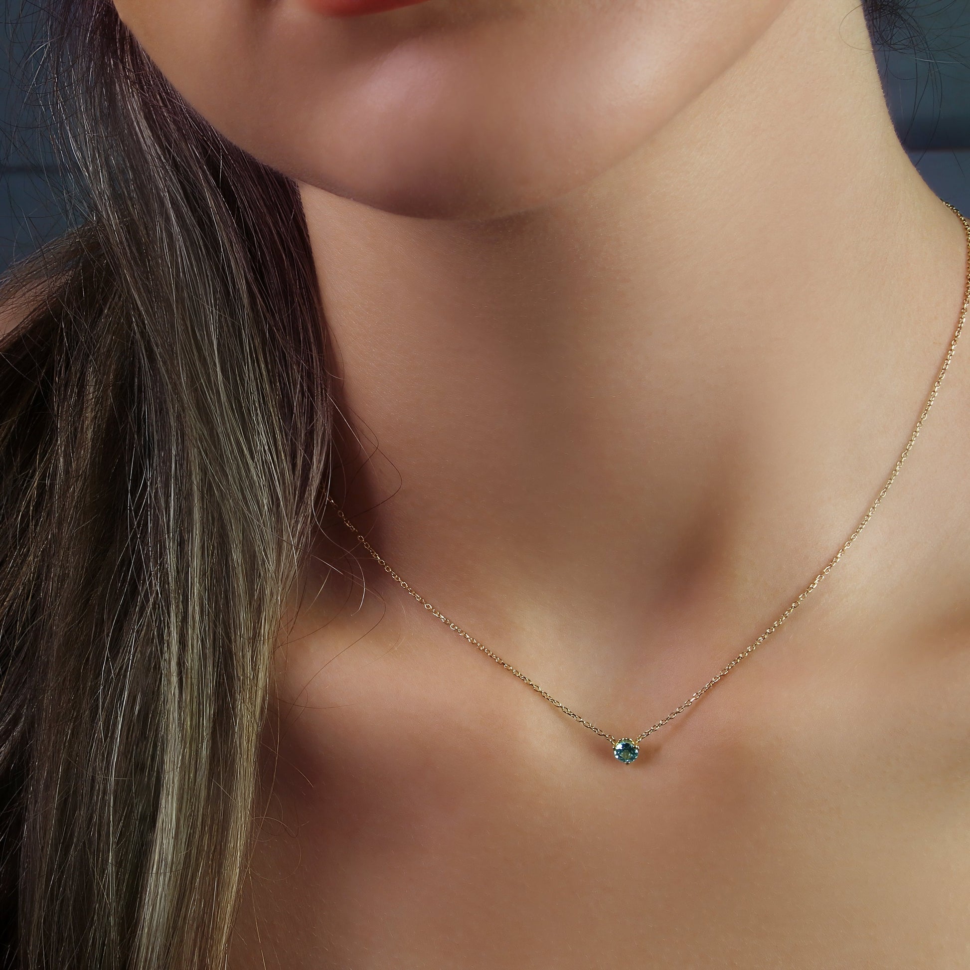 GIOVE MIO Cadena con Dije de Gema en Oro Amarillo de 14Kt con Topacio Azul Sky Blue. Oro 14Kt / Amarillo / 5.6MM