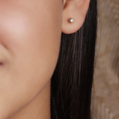 GIOVE MIO Studs en Oro Amarillo de 14Kt con Diamantes Creados en Laboratorio. Oro 14Kt / Amarillo / 3.6MM