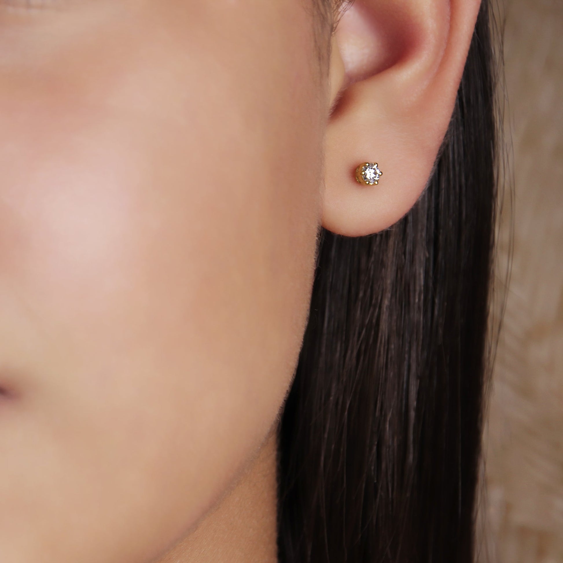 GIOVE MIO Studs en Oro Amarillo de 14Kt con Diamantes Creados en Laboratorio. Oro 14Kt / Amarillo / 3.6MM