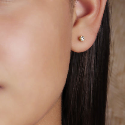 GIOVE MIO Studs en Oro Amarillo de 14Kt con Diamantes Creados en Laboratorio. Oro 14Kt / Amarillo / 3.6MM