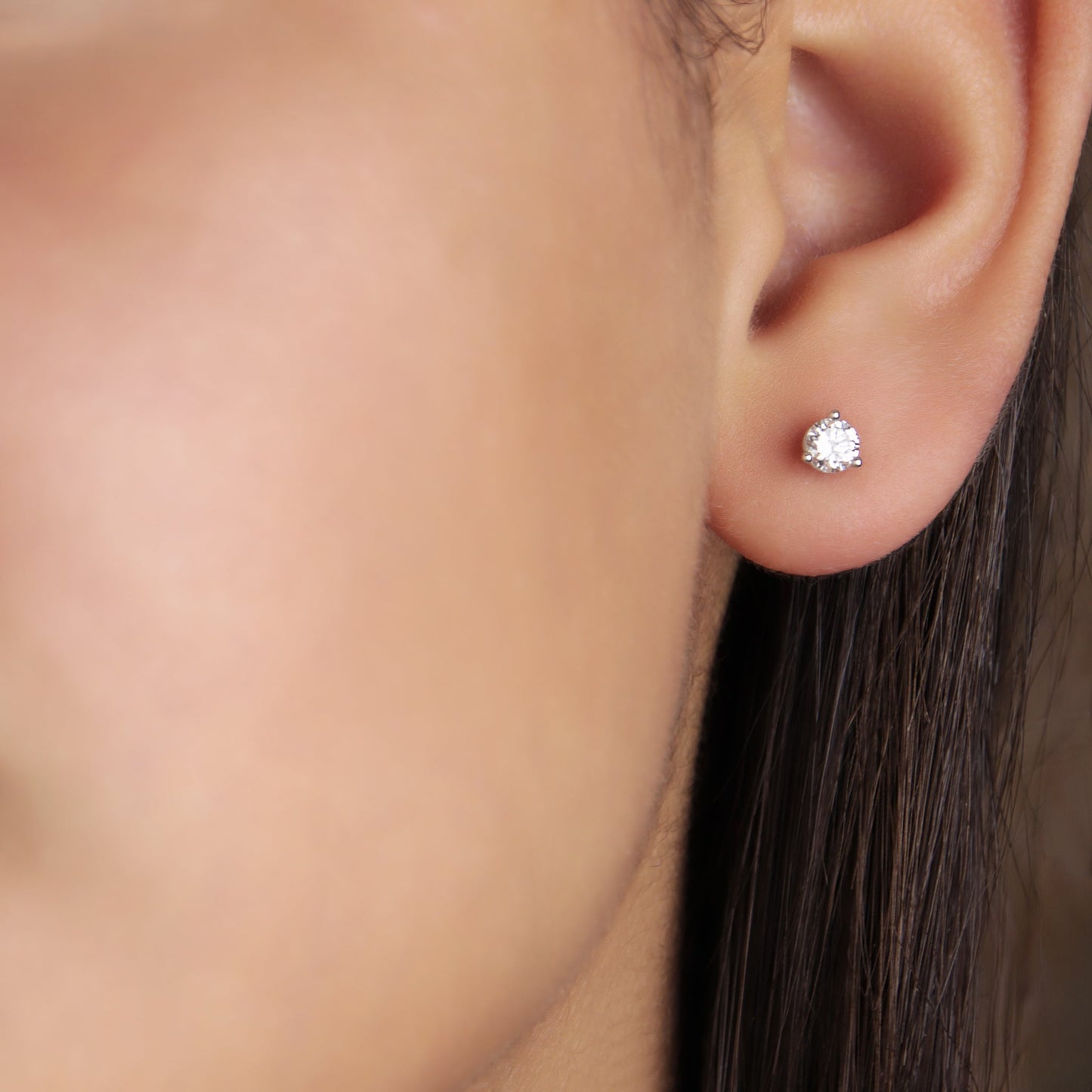GIOVE MIO Studs en Oro Blanco de 14Kt con Diamantes Creados en Laboratorio. Oro 14Kt / Blanco / 4.5MM