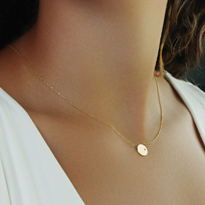 GIOVE MIO Cadena con Dije de Circular y Gema en Oro Amarillo de 14Kt con Diamante Natural. Oro 14Kt / Amarillo / 9.7MM