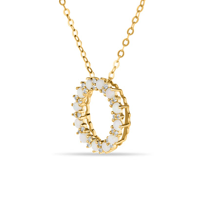 GIOVE MIO Cadena con Dije Circular y Gemas en Oro Amarillo de 14Kt con Ópalos y Zafiros Blancos. Oro 14Kt / Amarillo / 14MM