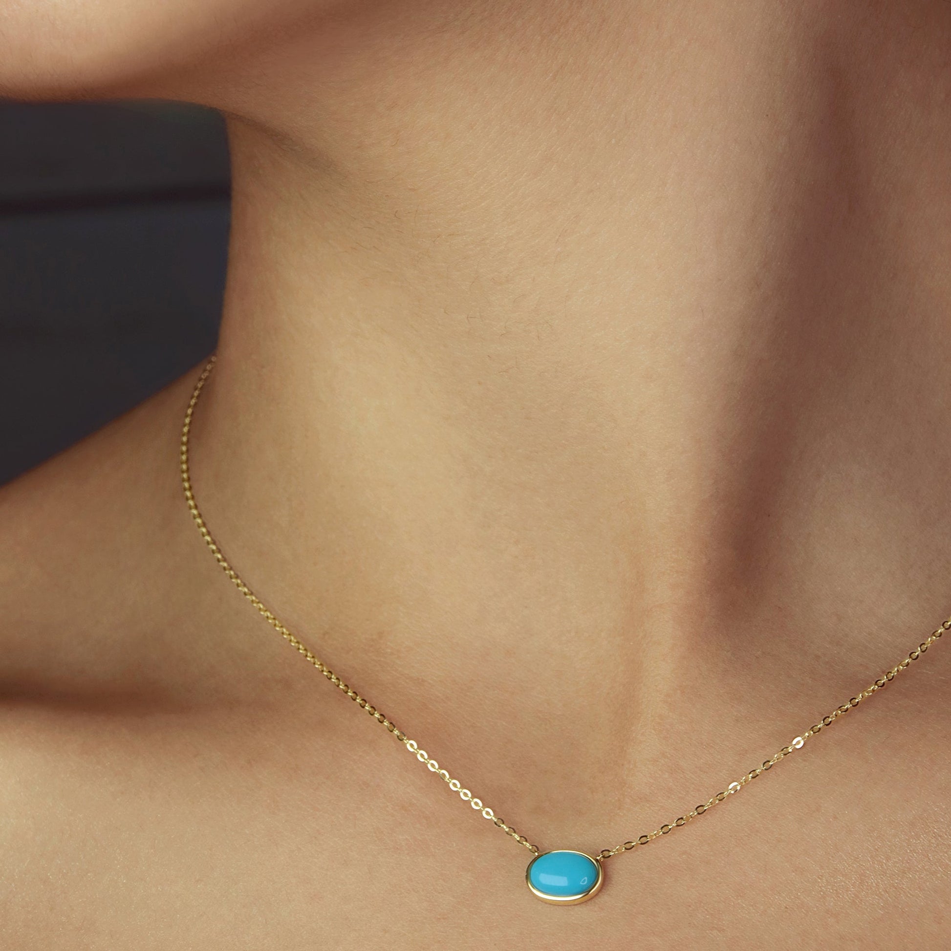 GIOVE MIO Cadena con Dije de Gema en Oro Amarillo de 18Kt con Turquesa. Oro 18Kt / Amarillo / 9.5X7.5MM