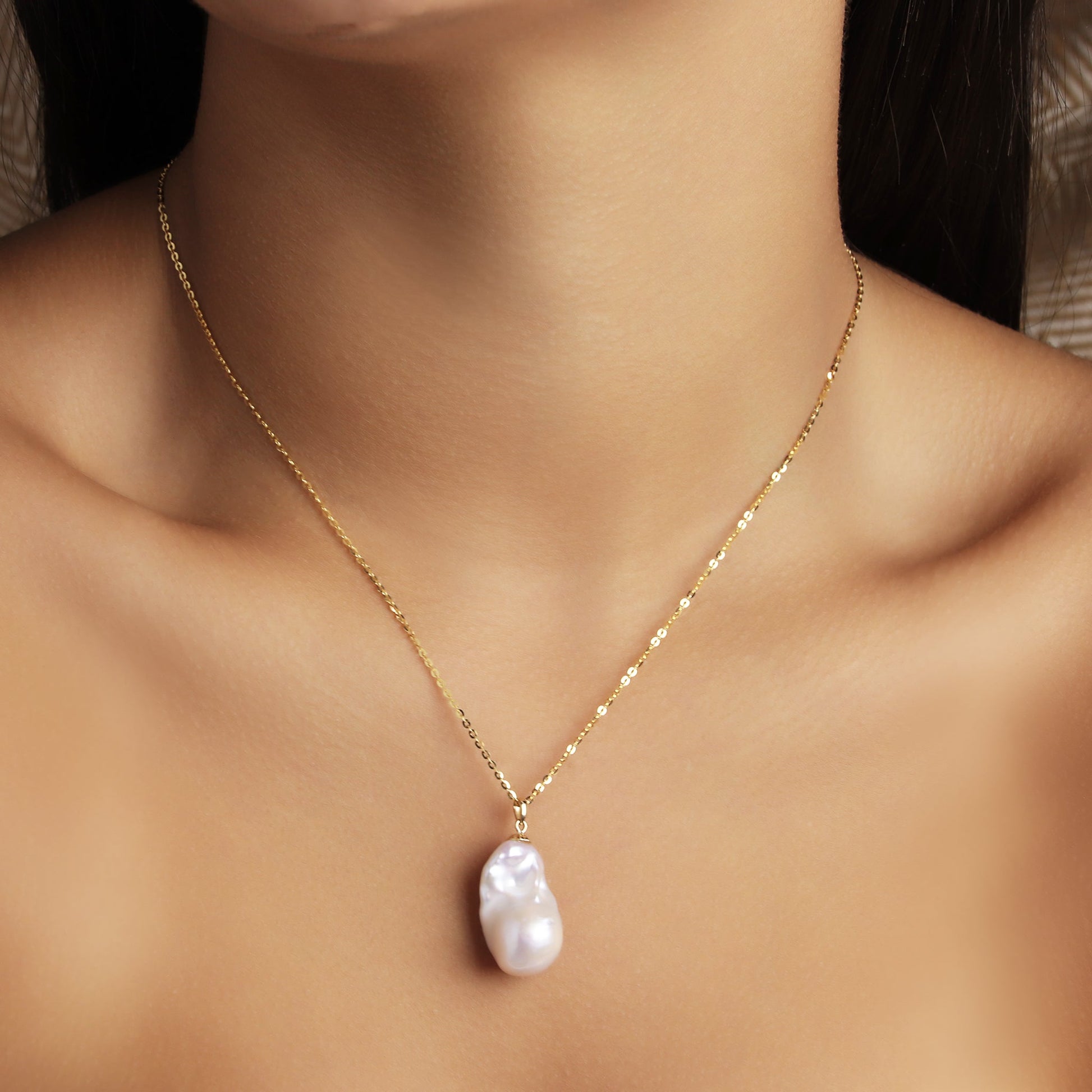 GIOVE MIO Cadena con Dije de Perla en Oro Amarillo de 18Kt con Perla Barroca. Oro 18Kt / Amarillo / 13X14MM