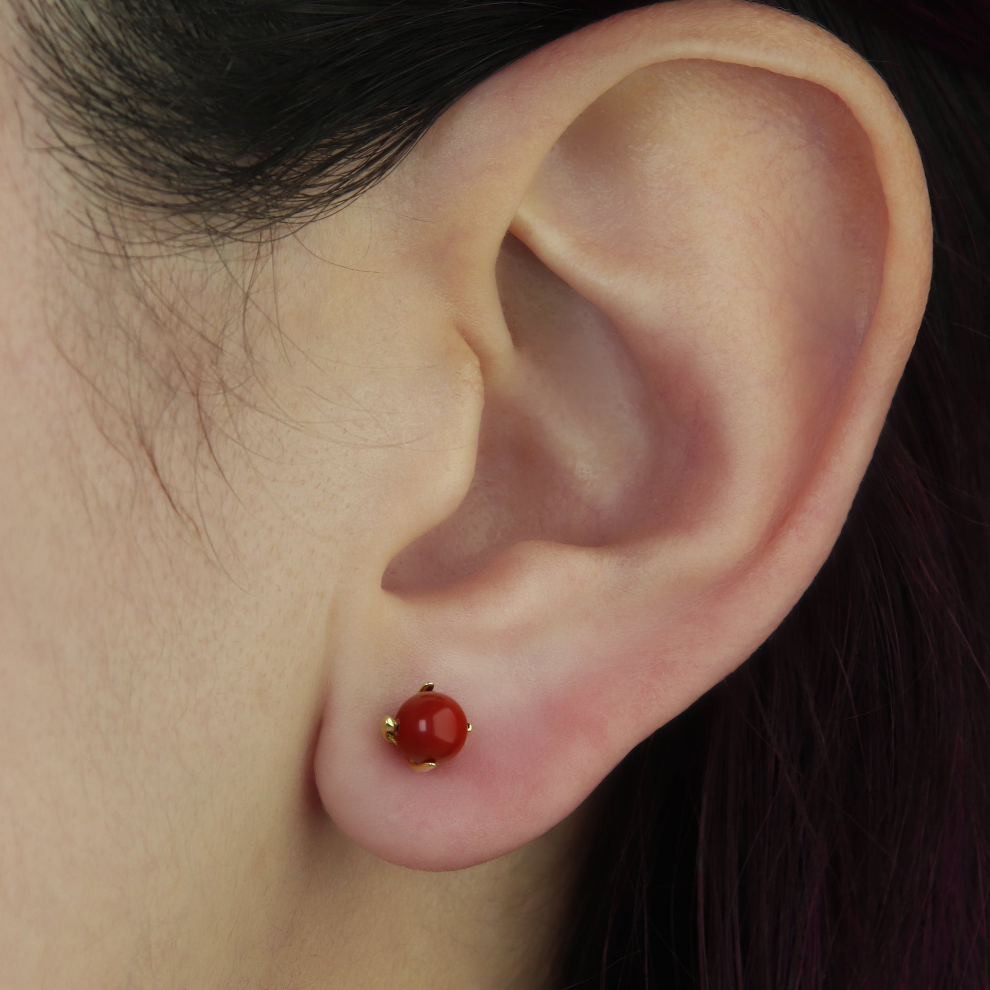 GIOVE MIO Aretes de Bebe en Oro Amarillo de 18Kt con Corales. Oro 18Kt / Amarillo / 5MM