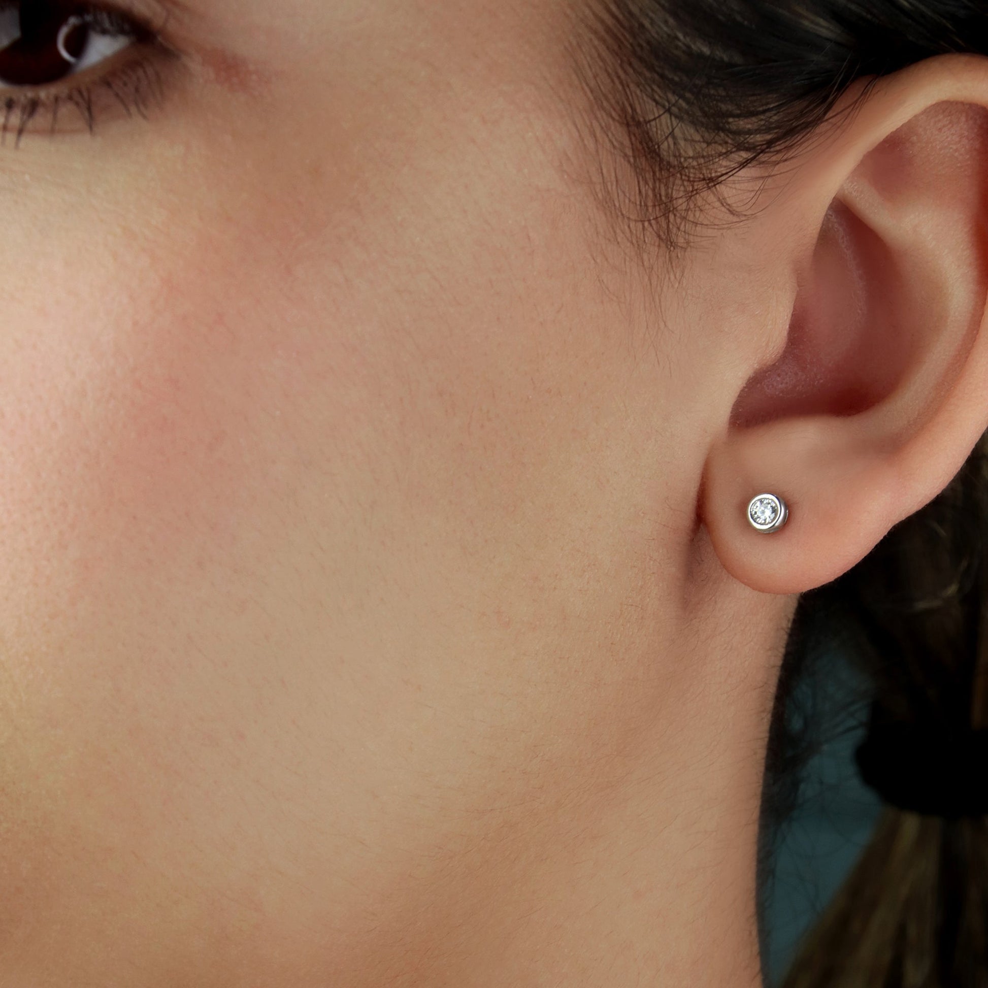 GIOVE MIO Studs de Gema en Oro Blanco de 18Kt con Circonia Cúbica. Oro 18Kt / Blanco / 4MM