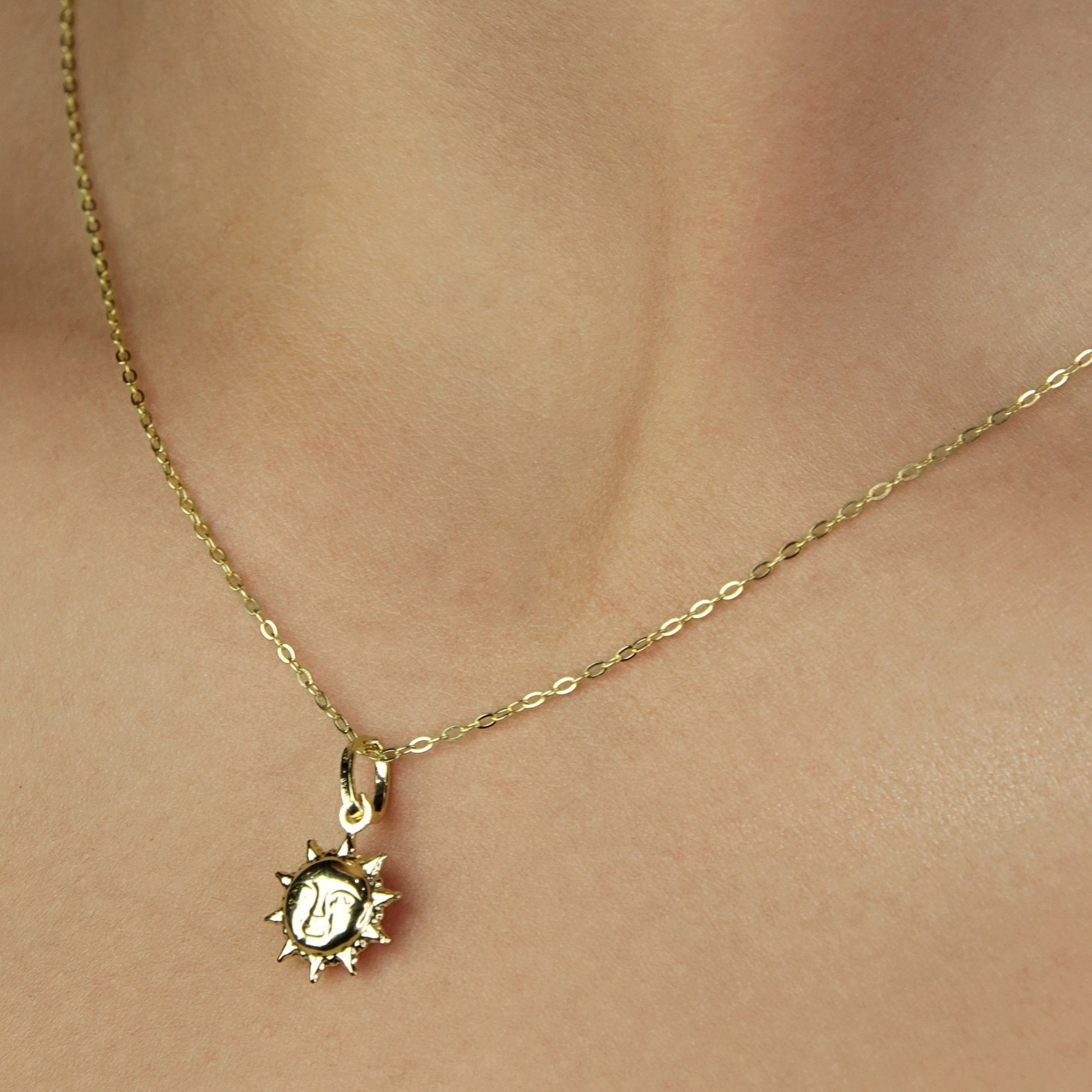 GIOVE MIO Dije de Sol en Oro Amarillo de 18Kt. Oro 18Kt / Amarillo / 10MM