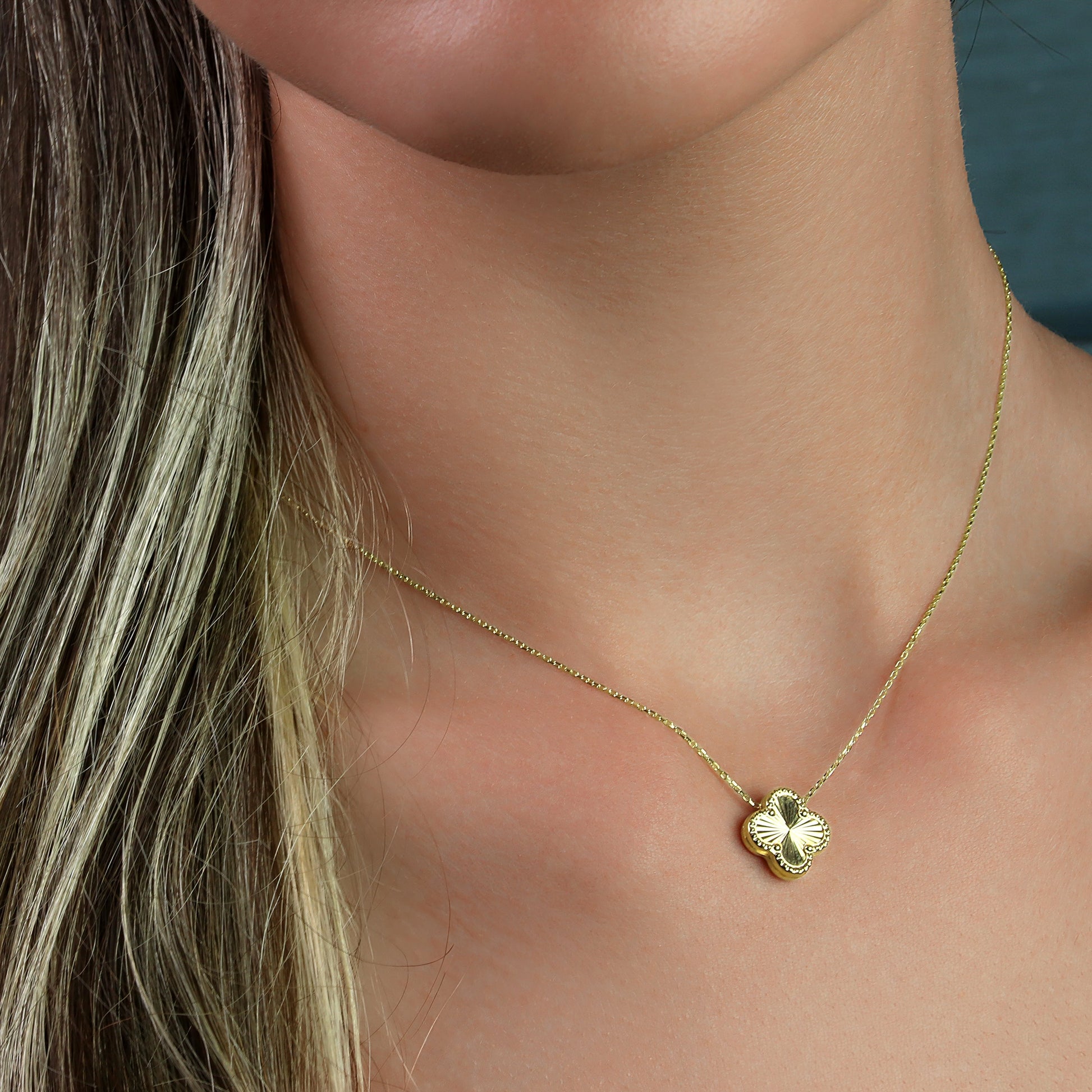 GIOVE MIO Cadena con Dije de Flor en Oro Amarillo de 18Kt. Oro 18Kt / Amarillo / 10X10MM